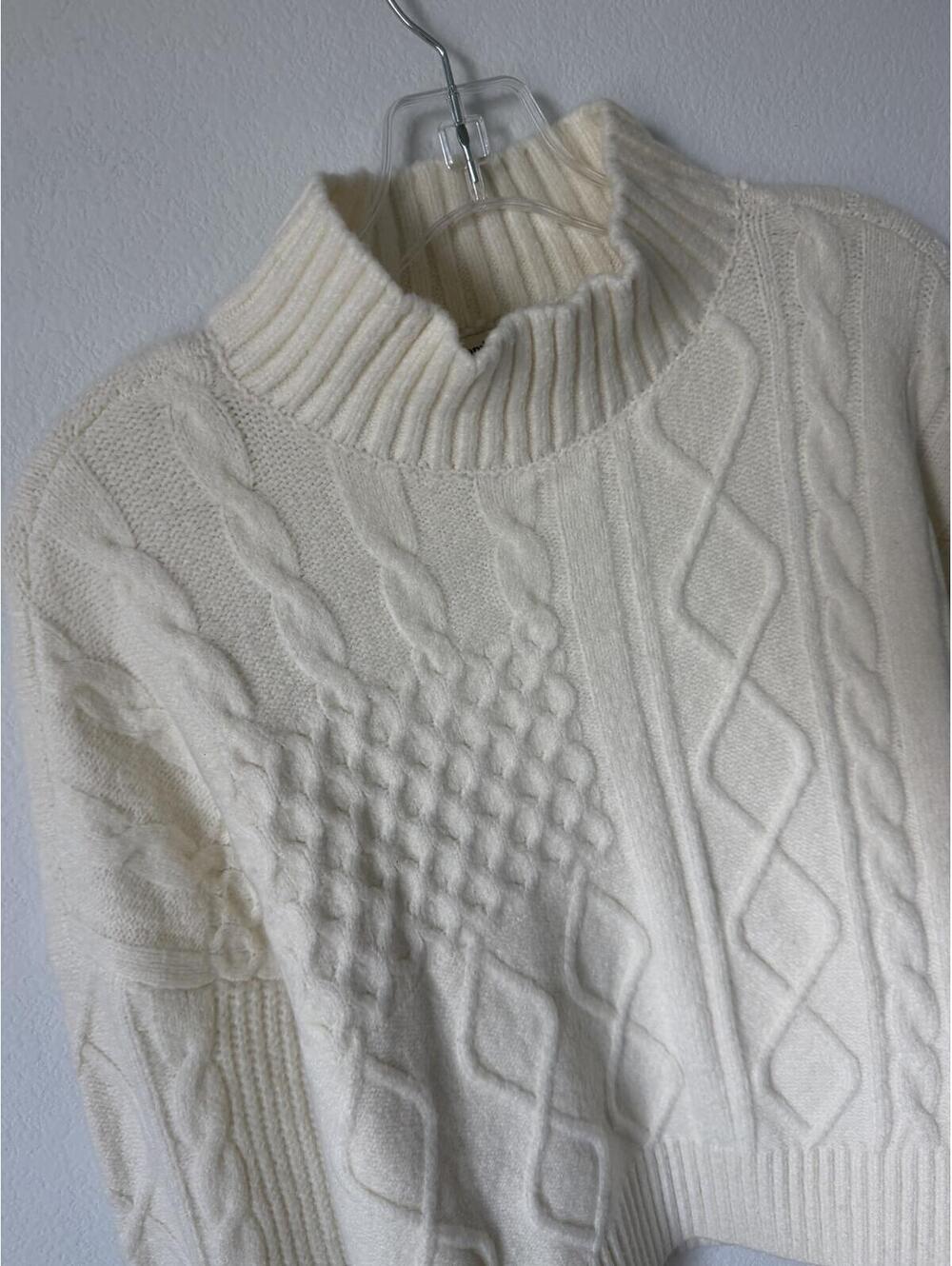 Abercrombie & Fitch NWT Long Sleeve Mock Neck Cable Knit Crop Sweater Size XXS - Picture 3 of 8